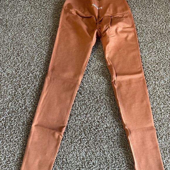 Alphalete Pants - ALPHALETE Amplify leggings- Mandarin